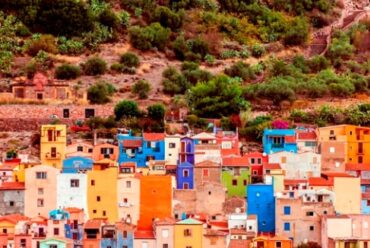 Bosa, Sardegna: perché è famosa e le spiagge più belle da visitare.