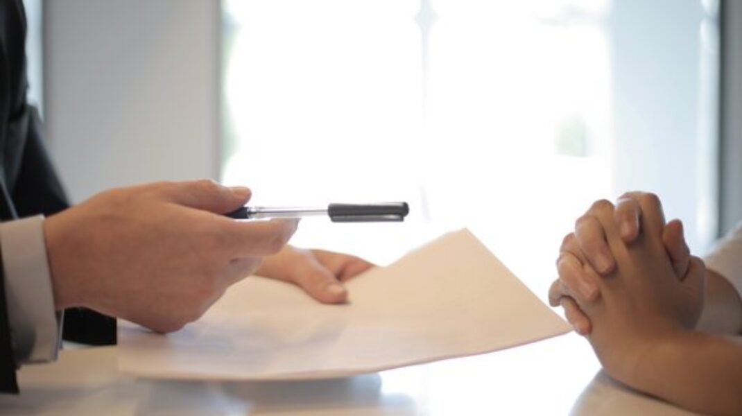 Cessione del preliminare: funzionamento, vantaggi e rischi