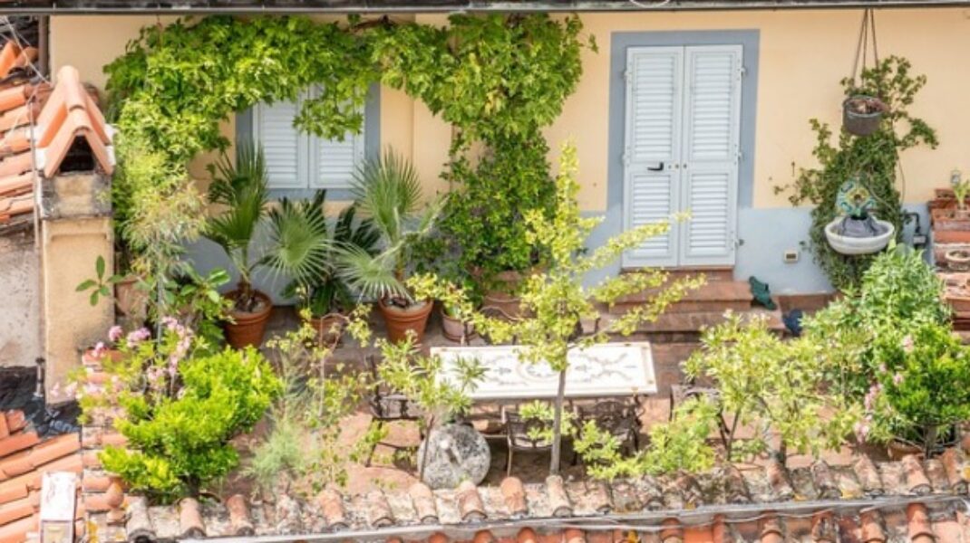 Arredare un terrazzo spendendo poco: 10 consigli pratici